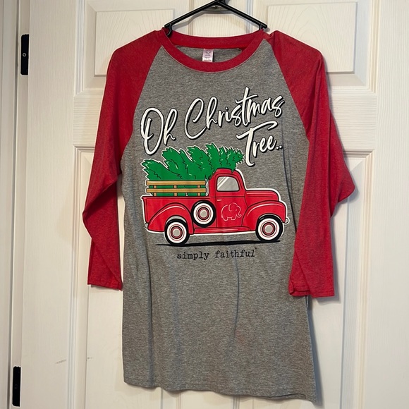 Simply Faithful Christmas tee- sizes M and S - Picture 1 of 3